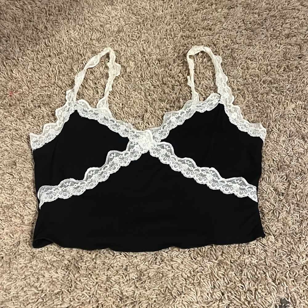Trendy lace tanktop